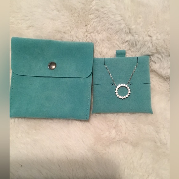 Gorgeous silver colour necklace with crystals - Picture 2 of 11